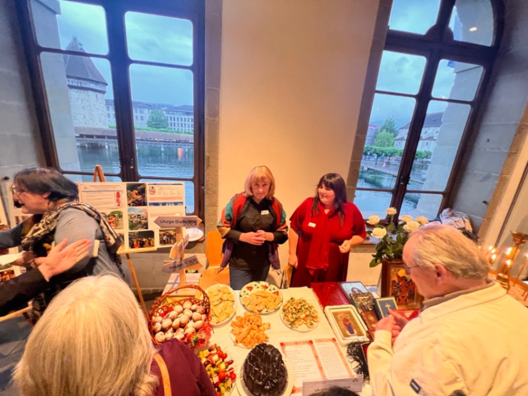 Під одним дахом