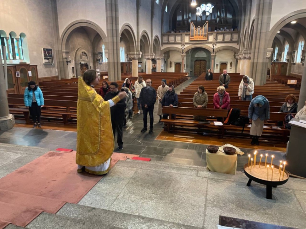 Звершення перших богослужінь Української православної громади у Католицькій церкві Ройсбюль