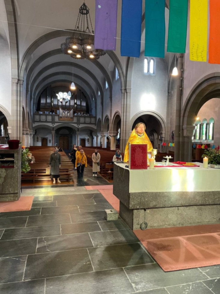 Звершення перших богослужінь Української православної громади у Католицькій церкві Ройсбюль